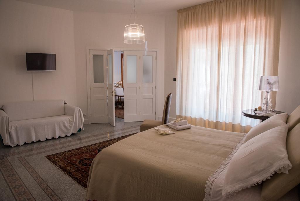 La Maison Doree Giardini Naxos Bilik gambar